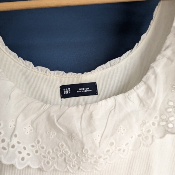 GAP White Eyelet Ruffle Rib Tank - Medium - Picture 2 of 3